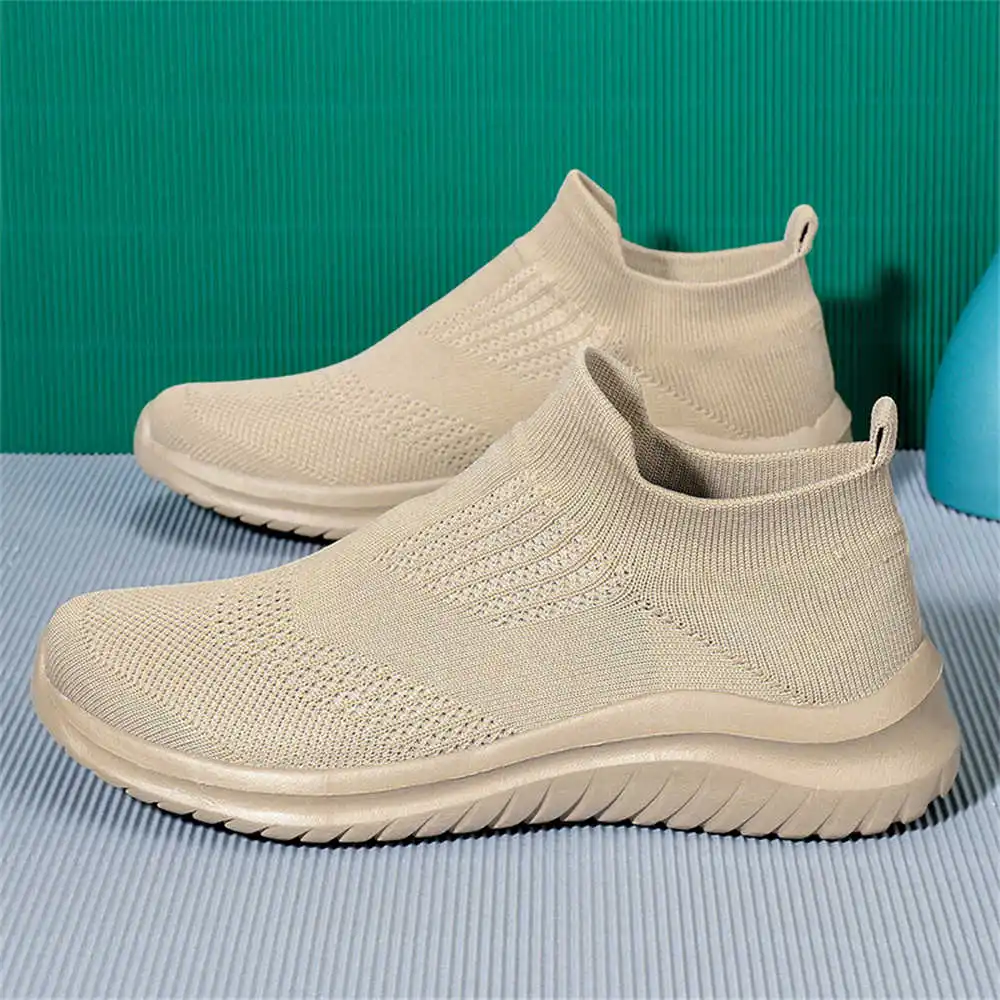 Beige Zachte Nieuwe Nieuwighei - Streetwear Brand Italy recensie en prijs